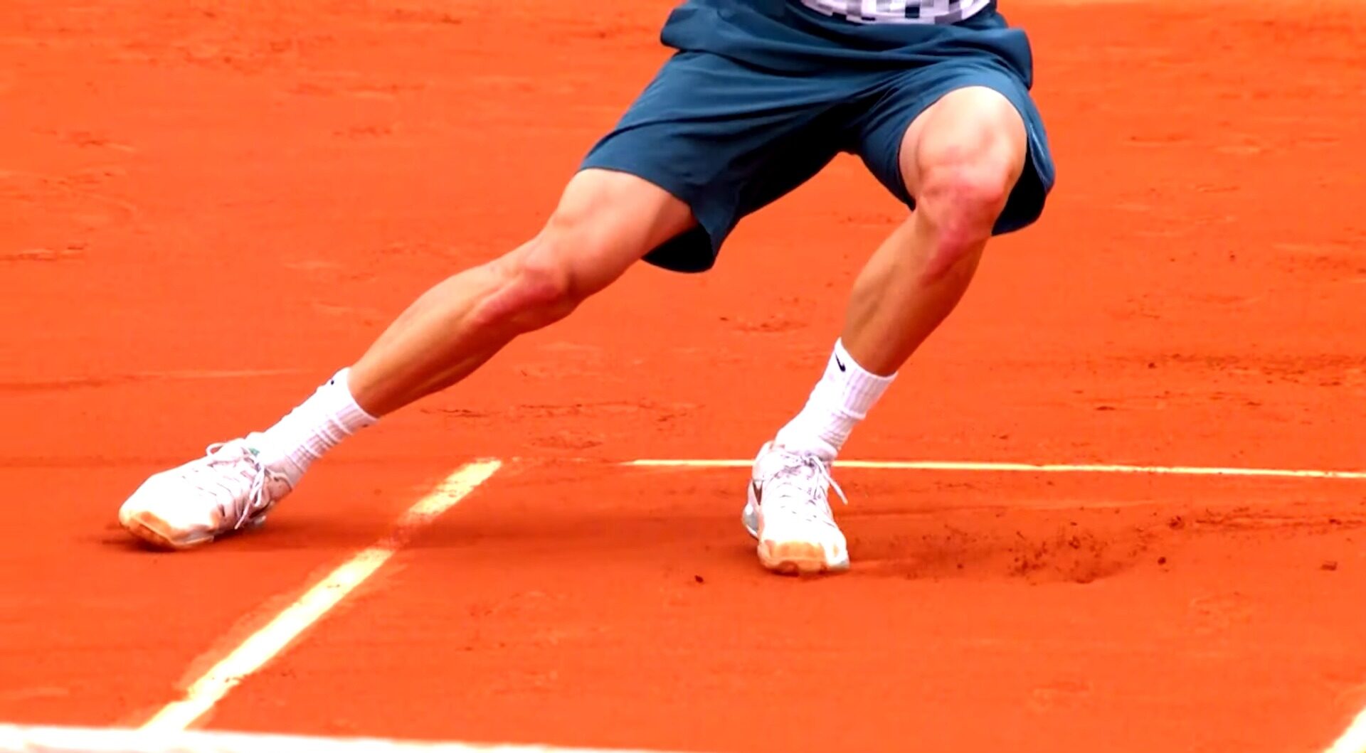 Why to Play Tennis at the Clay Court